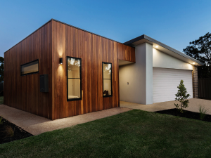 A well-maintained home with a flat roof, ready for winter in Calistoga, CA.