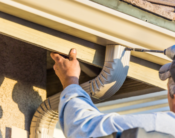 A skilled expert is replacing the seamless gutters on a lovely Larkspur, California, property.